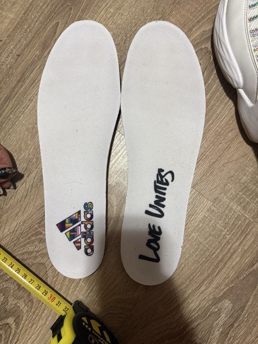 Чисто нови маратонки