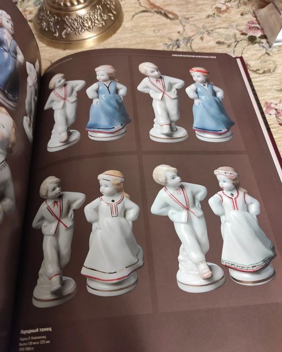 Продам книгу "Два века рижского фарфора"
