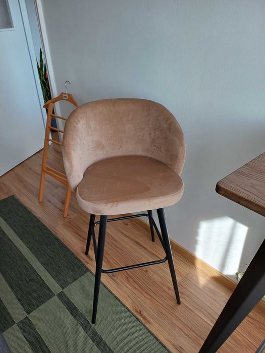 Masă tip bar şi scaun bar