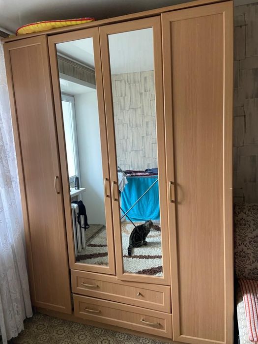 Срочно шкаф с зеркалами