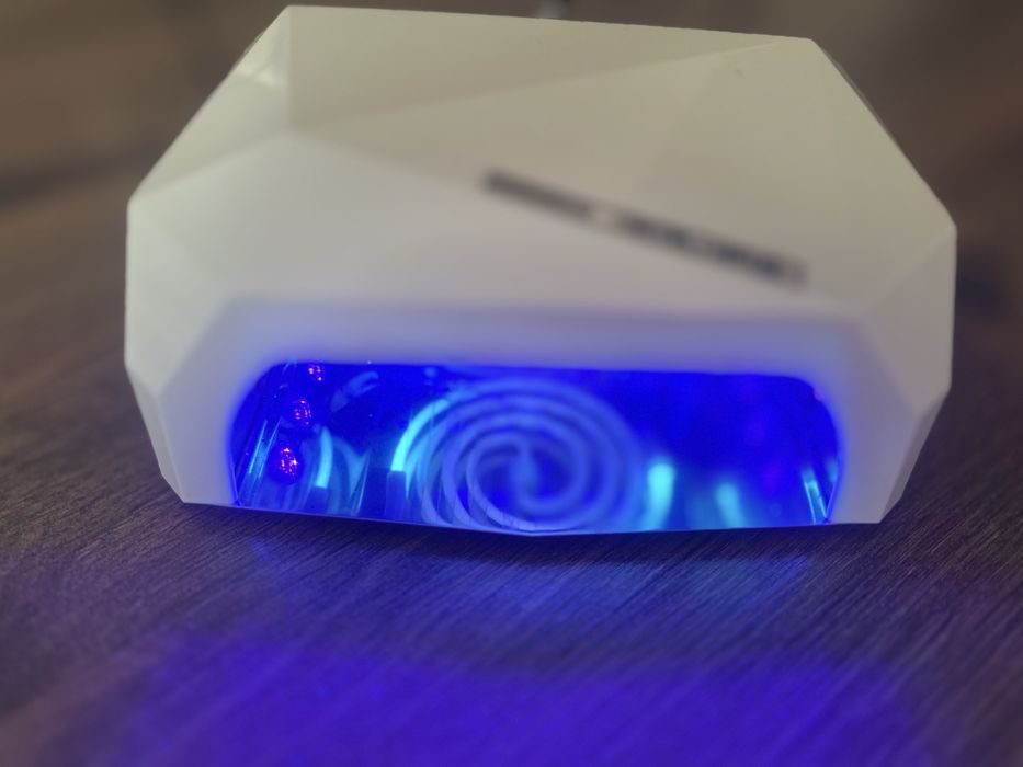 LED лампа для маникюра