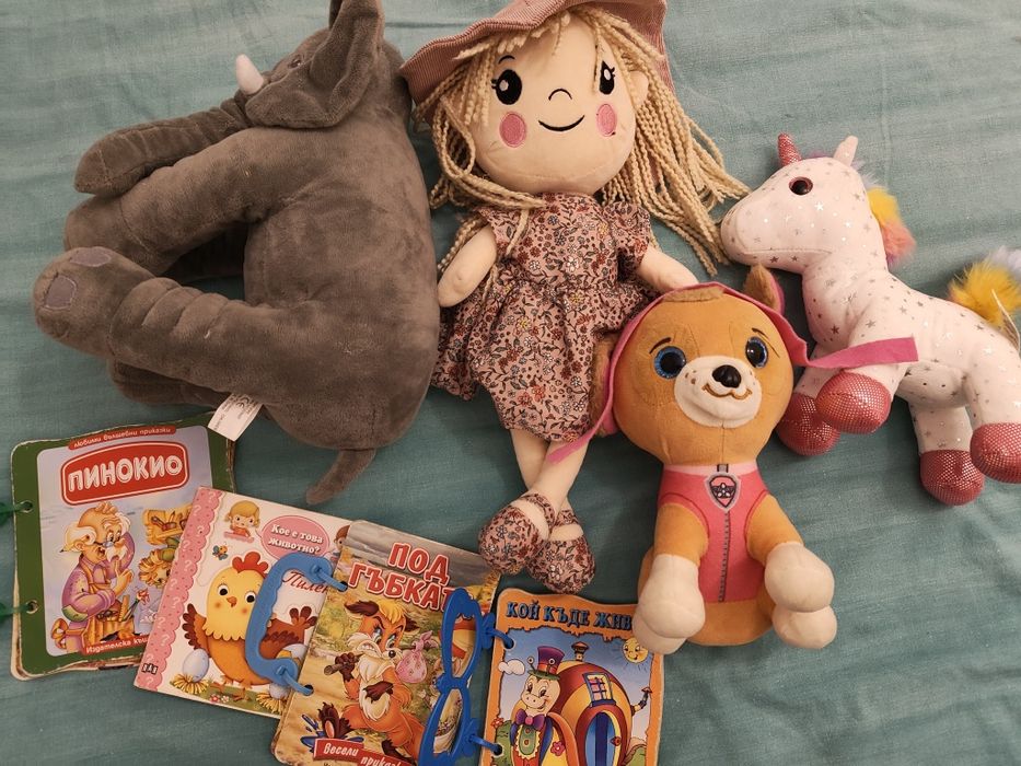 Лот играчки и книжки