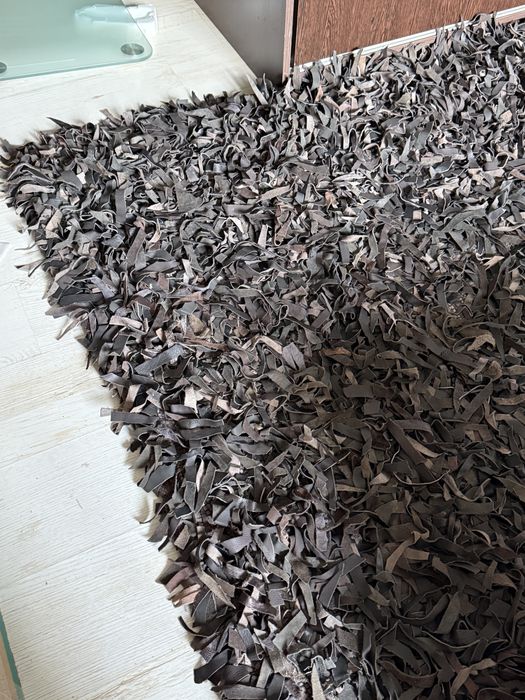 Vand doua covoare din piele naturala