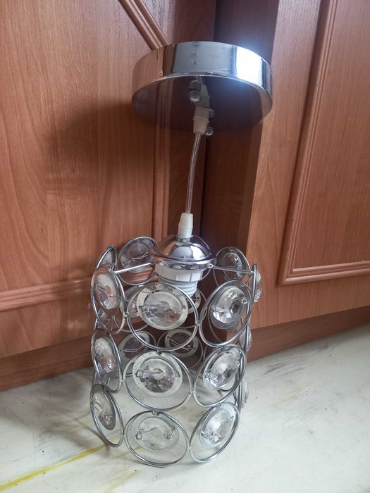 Продам небольшую люстру