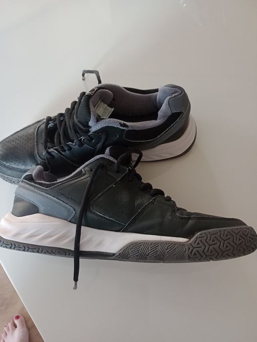 Vând adidași Artengo