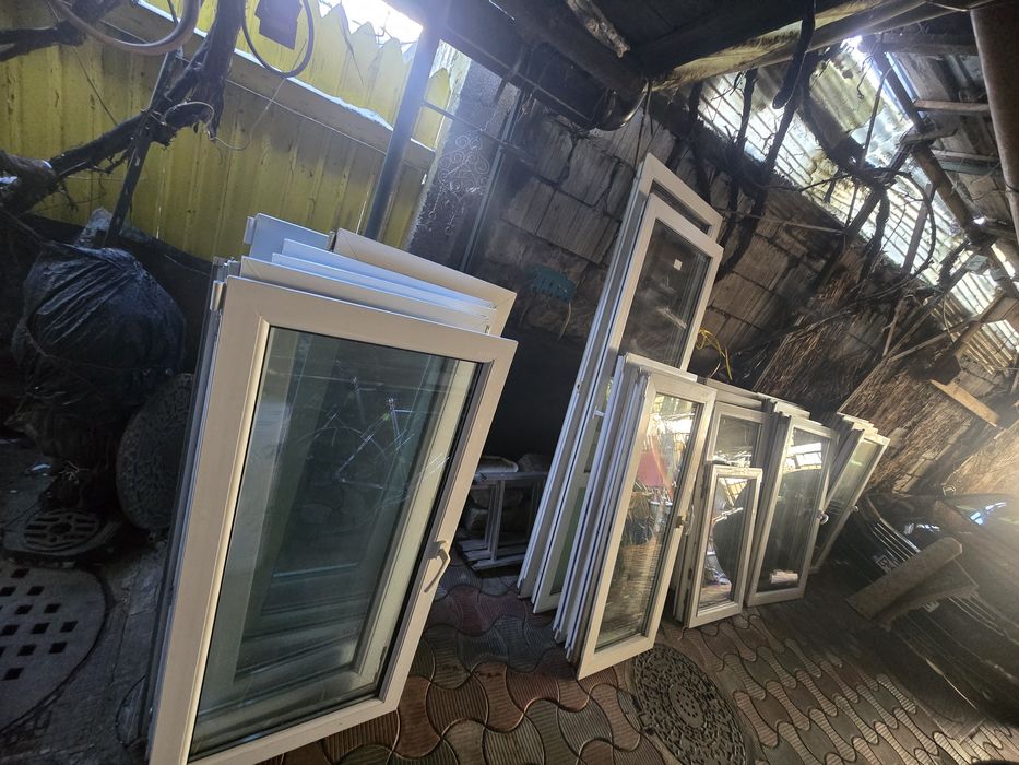 Geam termopan făra toc 120 și două usi. 250 bucata pe ușă. .ron