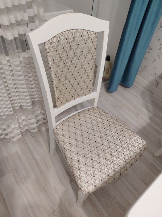 Стол раздвижной и  4 стула