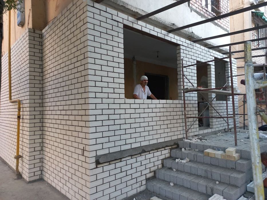 Balkonga g'isht teramiz.Kladka balkon. Керпичная кладка