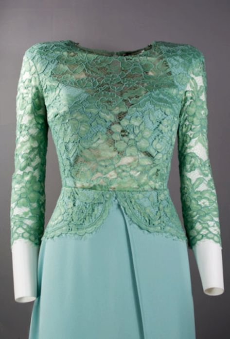 С етикет Elisabetta Franchi  оригинална официална рокля