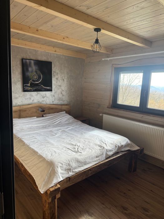 Vând  cabană finisată cu 2500 mp teren