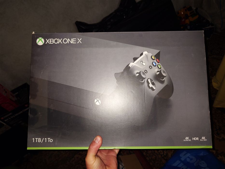 Xbox one X +controlere