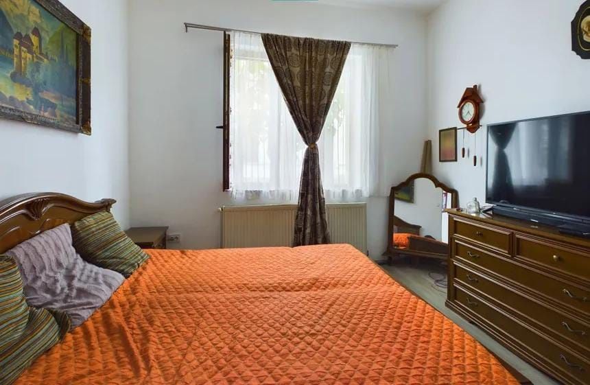 Vînd apartament curte comuna! Arad