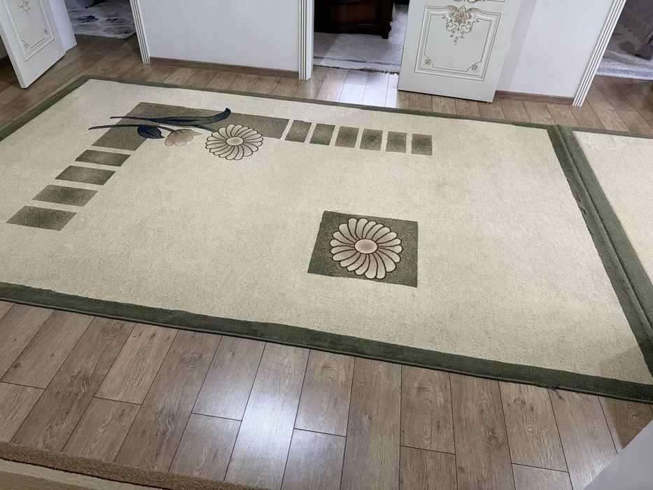 Продам два одинаковых ковра