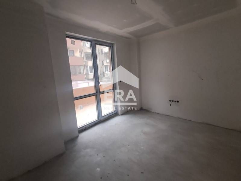Продава се Тристаен апартамент в Варна, Лятно кино Тракия - 112 кв.м за 1002 €/кв.м - Снимка #1
