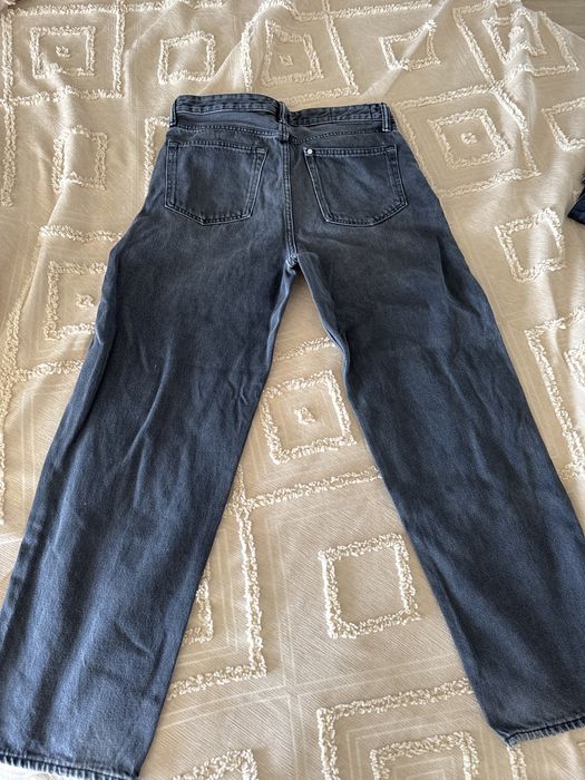 Blugi loose fit.