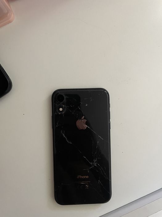 Продам айфон xr.