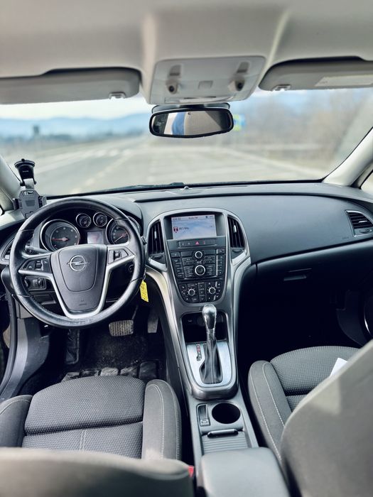 Opel Astra J 2011