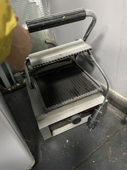 Продам оборудование для кафе ресторан(суши,пицца)