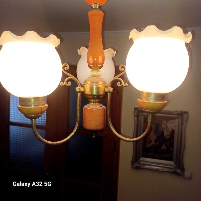 Продавам запазен  полилей.