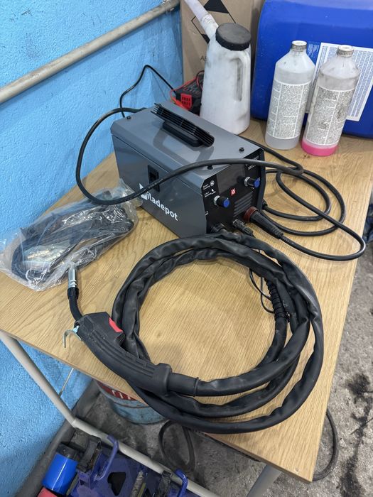 Телоподаващо и електрожен, комбинирано 3 в 1 MIG/MMA, 200A, без газ