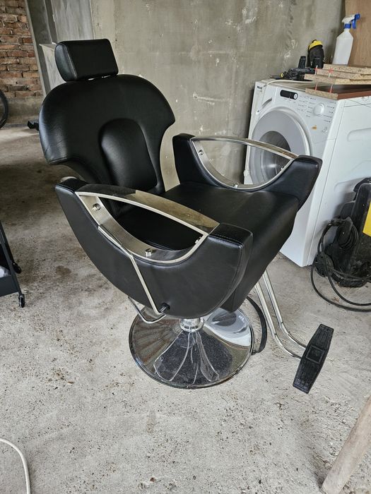 Бръснарски стол чисто нов