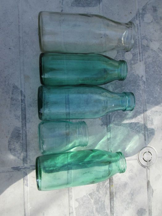 Sticle vechi de lactate (sana, lapte batut, borcan iaurt)