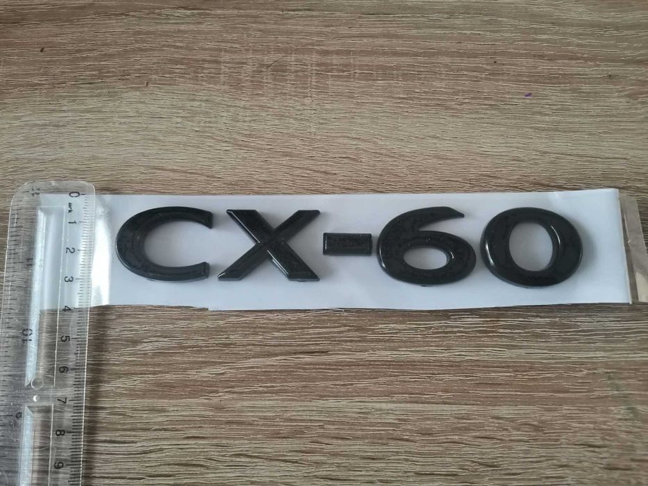 Сребрист надпис Mazda CX-60