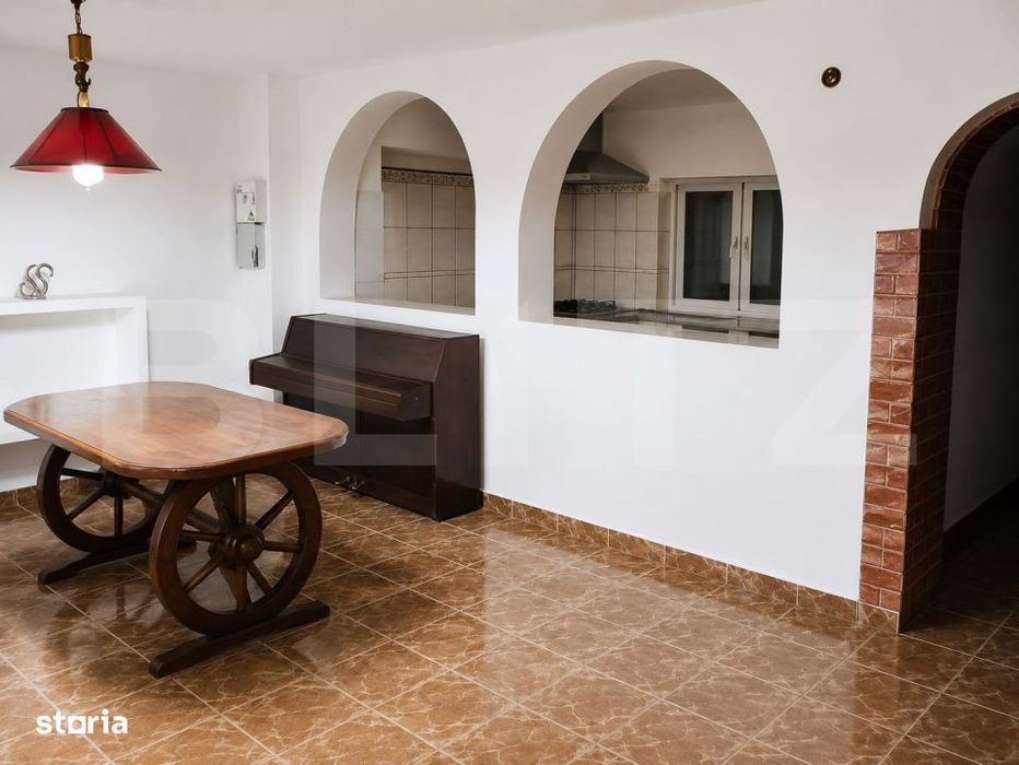 Casa cu 3 apartamente+garaje - 372 mp si teren liber, 1.413 mp in Deva