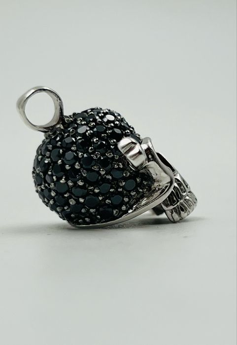 Сребърна висулка Череп с камъни