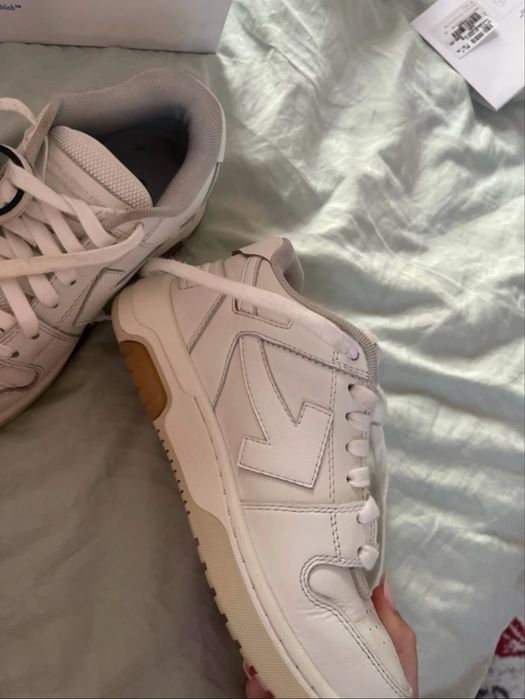 Off White- Out of Office in stare foarte buna