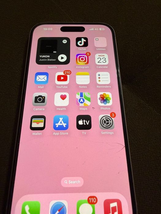 Продавам iphone 15