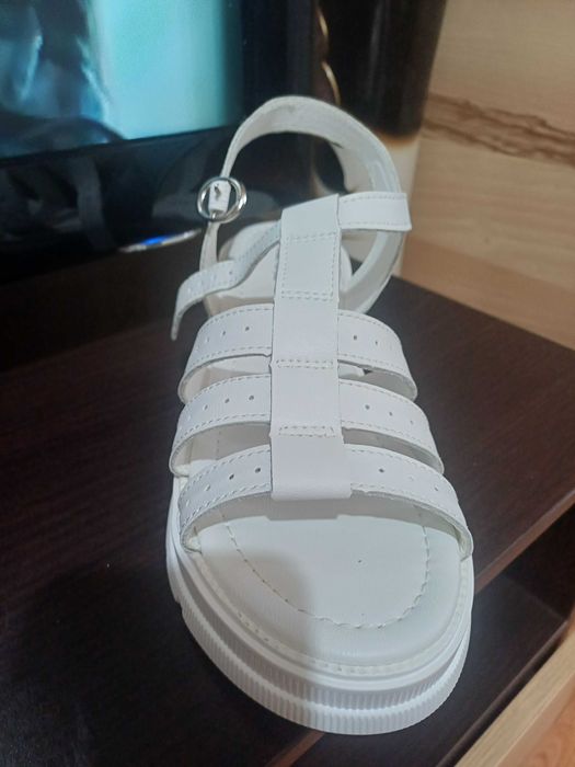 Продам босоножки