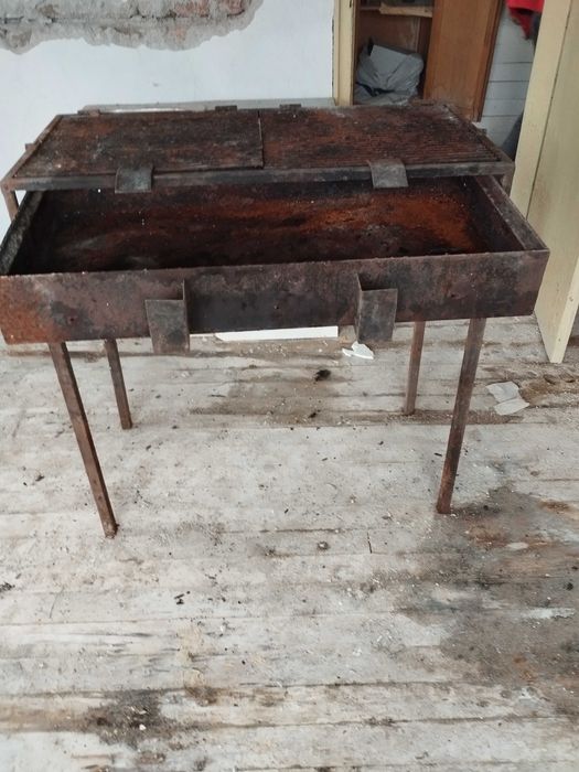 Скара на дървени въглища