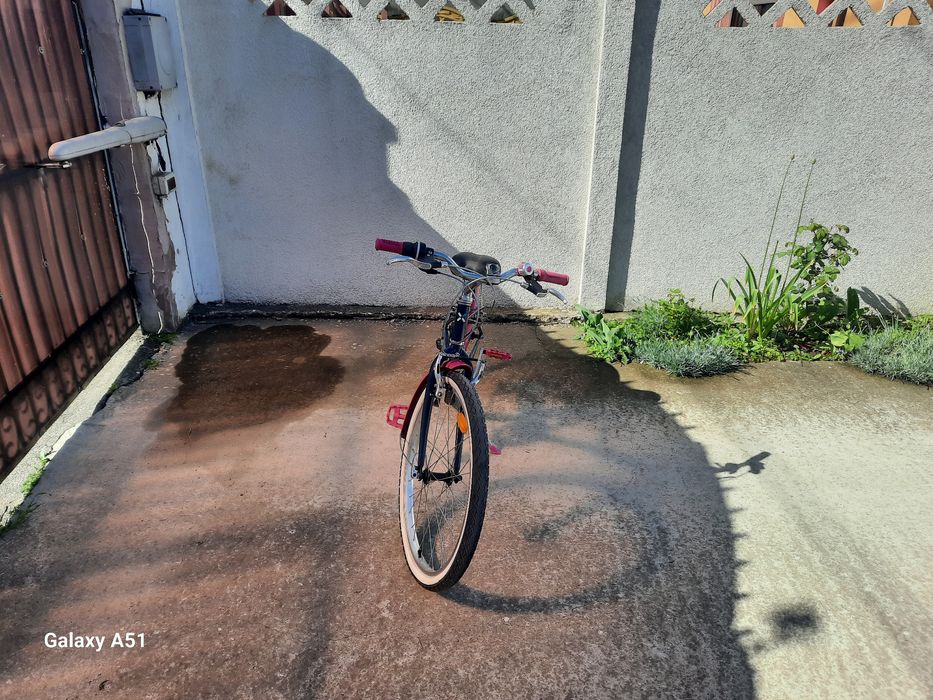 Vând bicicletă  fete