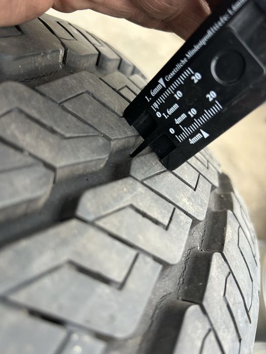 4 летни гуми за бус 215 70 15С continental