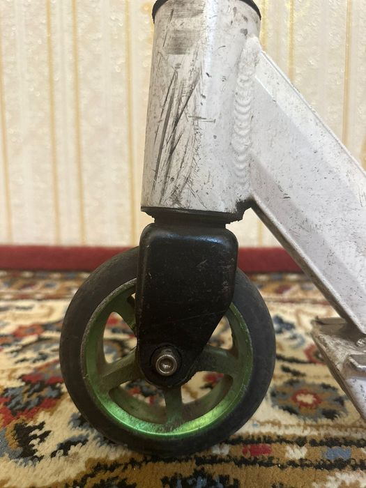 СРОЧНО ПРОДАМ Трюковой Самокат