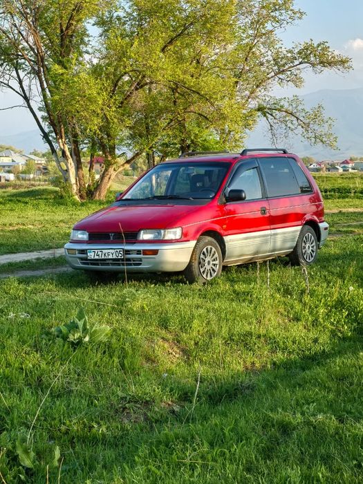 Mitsubishi space runner 1993 года