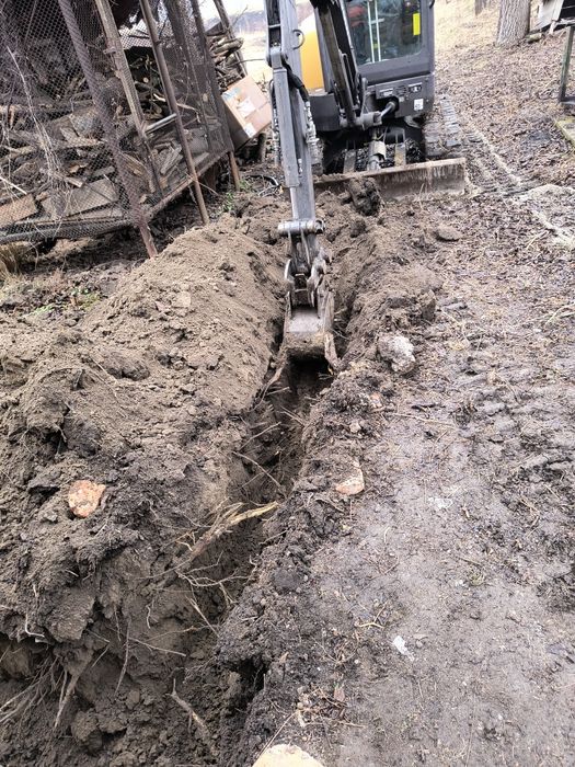 Execut lucrări cu mini-excavator 2.5tone