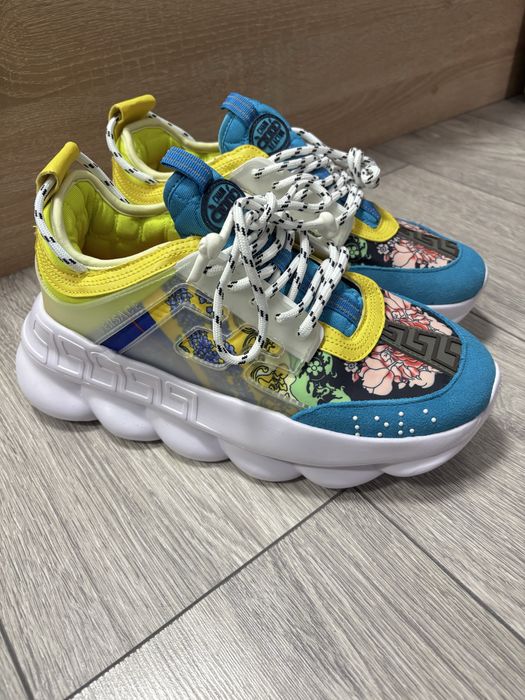 Versace chain reaction