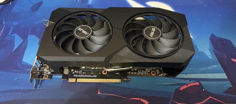 Vand placa video AMD Ryzen Rx6600 de 8gb