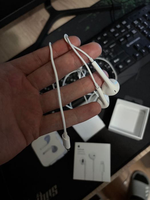 Наушники AirPods iPhone