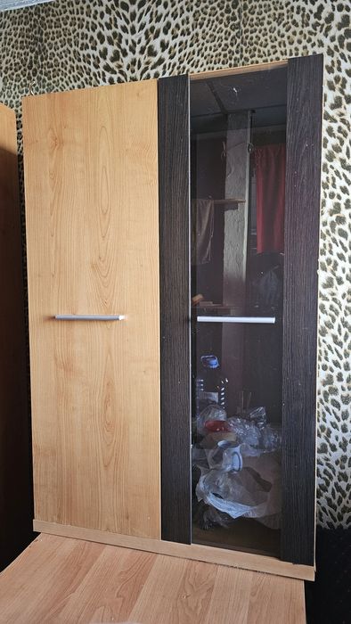 Продаётся шкаф,  мебель,  стекло дверь