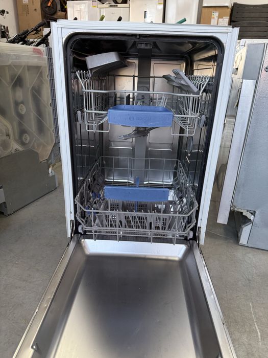 Съдомиялна машина за пълно Вграждане BOSCH 45см