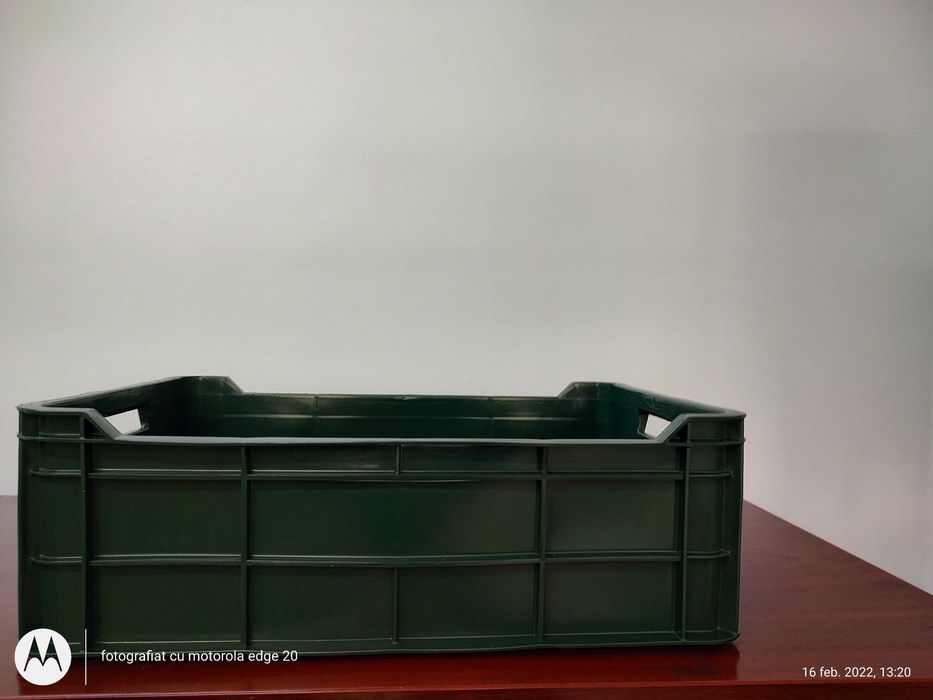 Naveta /lada plastic /Rosu  verde negru 30 ron /tipa113a