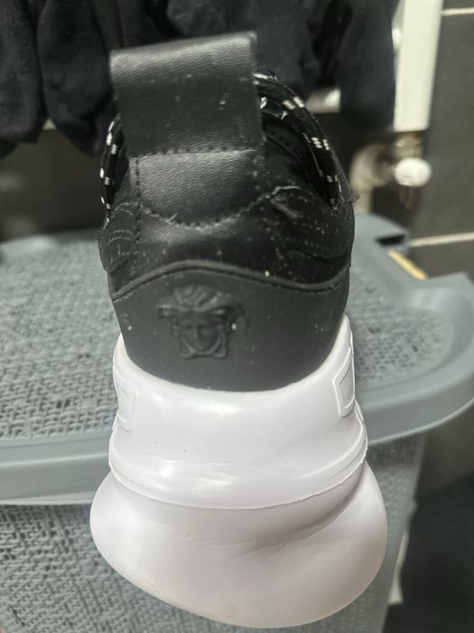 Adidasi versace chain reaction