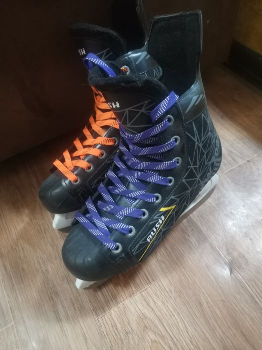 Коньки хоккейные