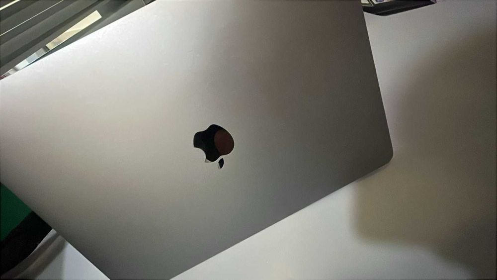 Apple MacBook Pro 13 ,2017 г,(Г. Семей,ул Валиханова 100/1)ЛОТ:871124