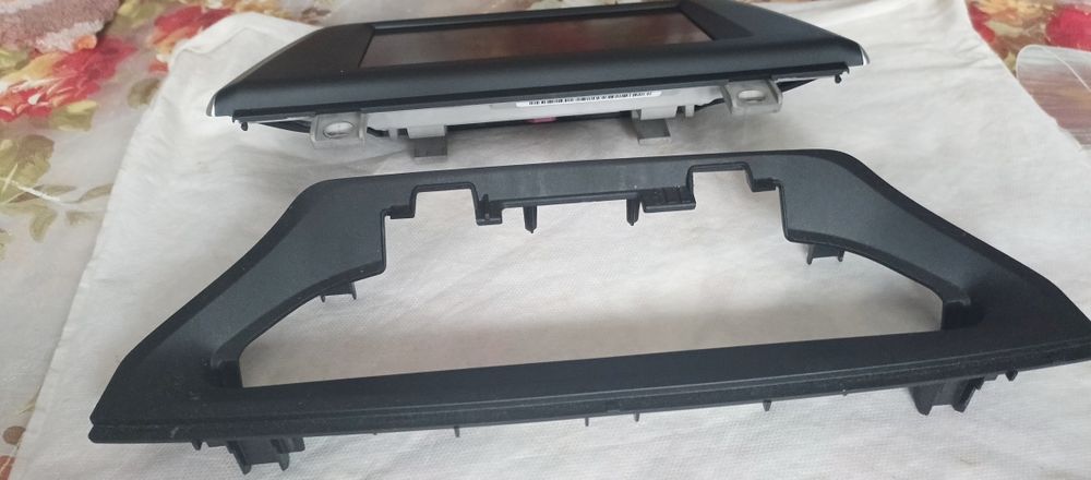 Vînd display  original BMW X1 F48 de 6,5" ,