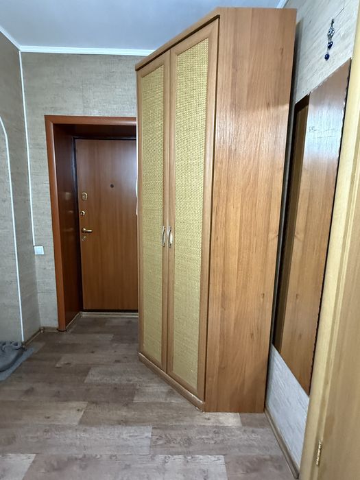 Продам шкаф и тумбу для прихощей