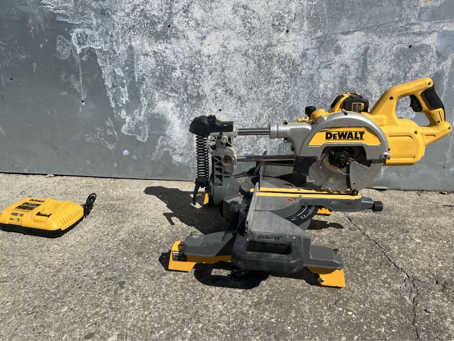 Fierastrau circular cu acumulator Dewalt DCS777 54V 12Ah